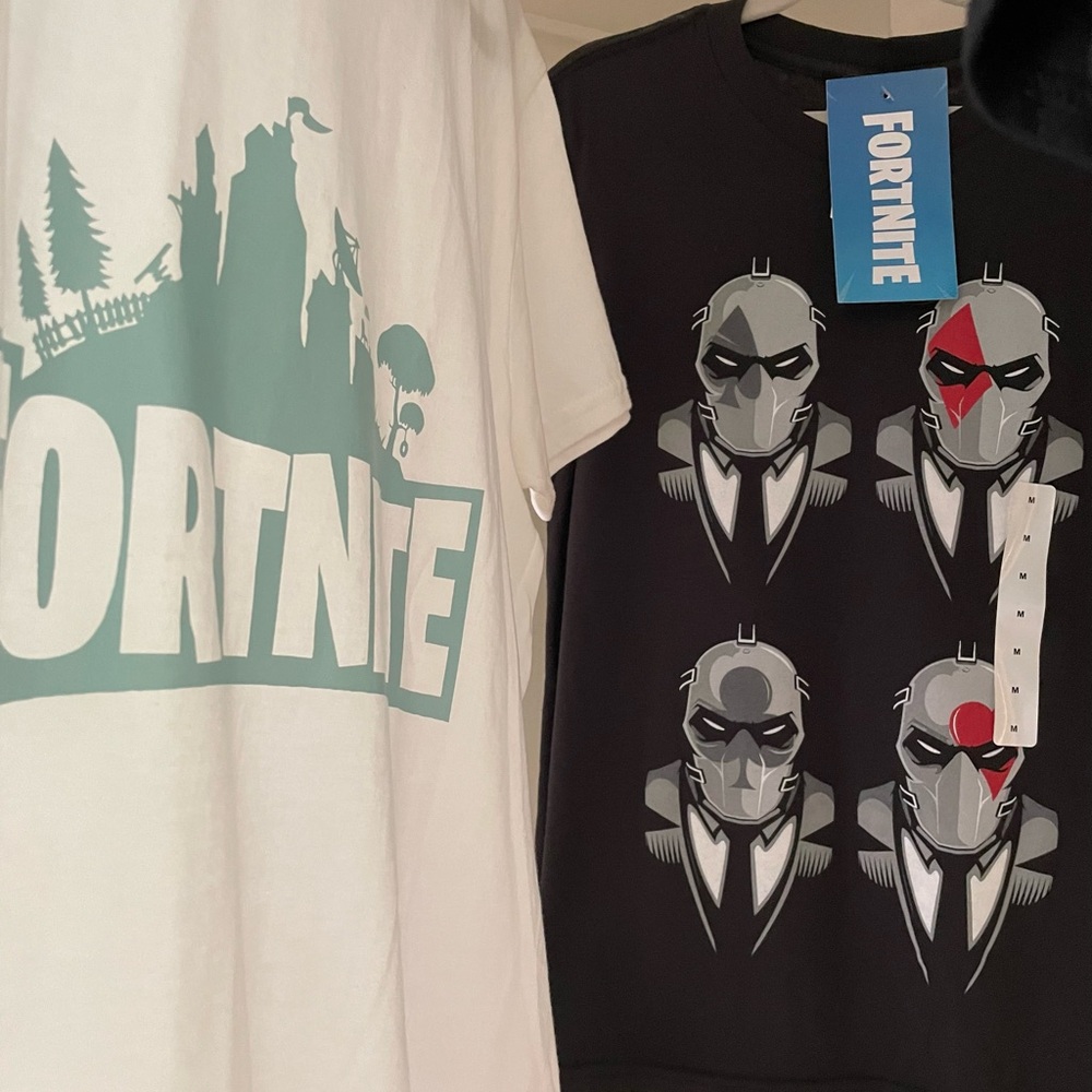 Fortnite T-Shirts • Youth Size M